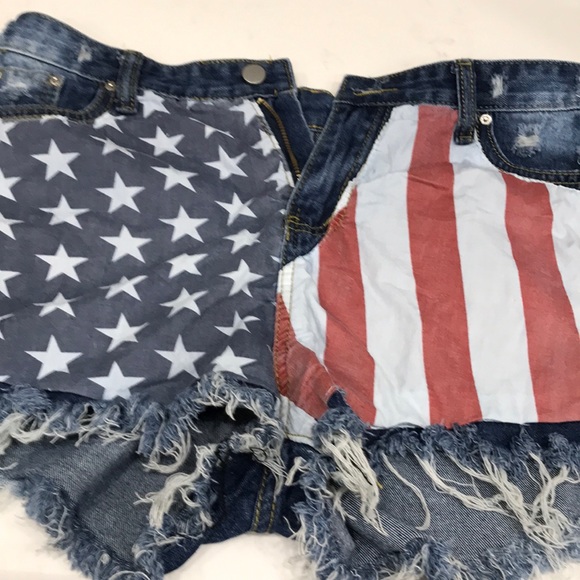 jeanstar Pants - AMERICA the BEAUTIFUL size XL JEAN SHORTS. Frayed & DISTRESSED stars & stripes👠
